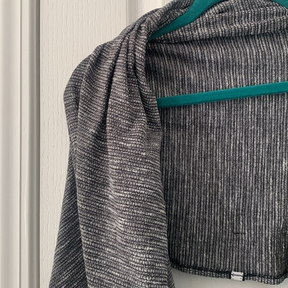 Lululemon Gray Striped Vinyasa Reversible Convertible Snap Scarf - Picture 9 of 9
